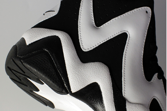 Reebok-Kamikaze-II-(2)-Retro-Black-White-10