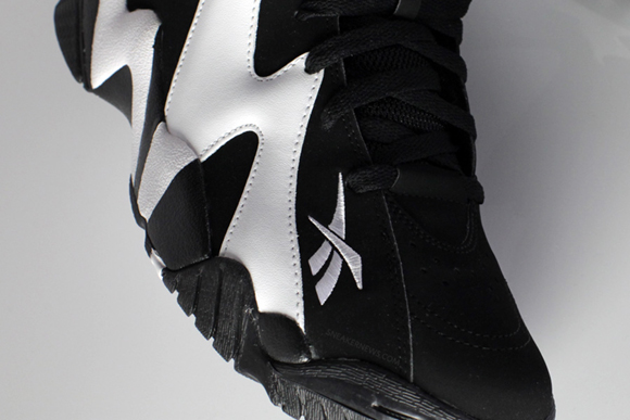 Reebok-Kamikaze-II-(2)-Retro-Black-White-11