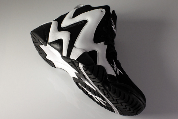 Reebok-Kamikaze-II-(2)-Retro-Black-White-12