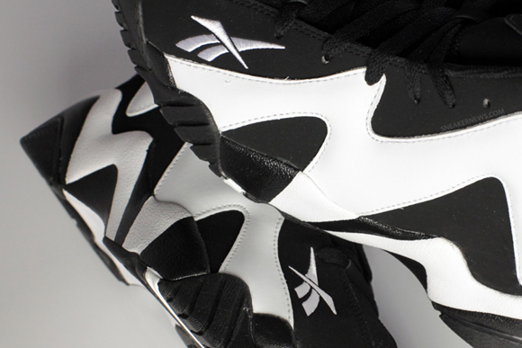 Reebok-Kamikaze-II-(2)-Retro-Black-White-14