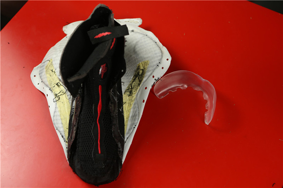 Nike-Air-Foamposite-One-Deconstructed-24