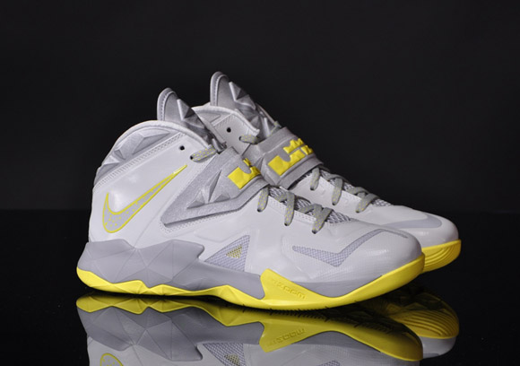 Nike Zoom Soldier VII Pure Platinum Volt - Detailed Look  2