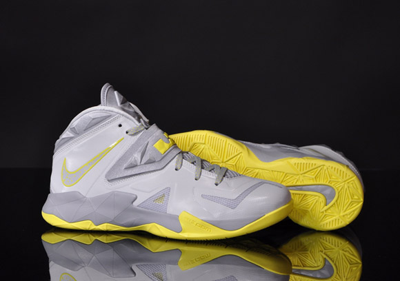 Nike Zoom Soldier VII Pure Platinum Volt - Detailed Look  4