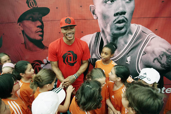  Derrick Rose of the Chicago Bulls huddles with participating kids while coaching a skills clinic in Madrid, Spain during the adidas D Rose Tour.