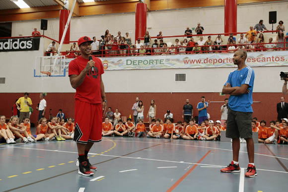  Derrick Rose of the Chicago Bulls speaks to participating kids while coaching a skills clinic in Madrid, Spain during the adidas D Rose Tour.