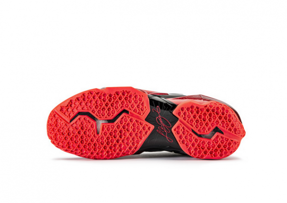 Nike LeBron XI 'Away' - Detailed Look at Nike Hyperposite 10