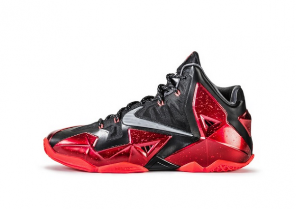Nike LeBron XI 'Away' - Detailed Look at Nike Hyperposite 5