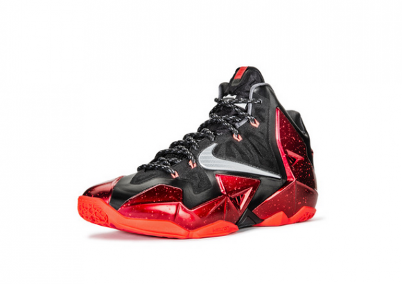 Nike LeBron XI 'Away' - Detailed Look at Nike Hyperposite 6