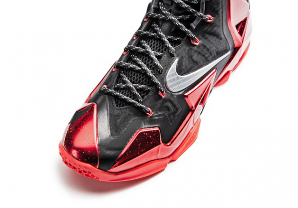 Nike LeBron XI 'Away' - Detailed Look at Nike Hyperposite 7