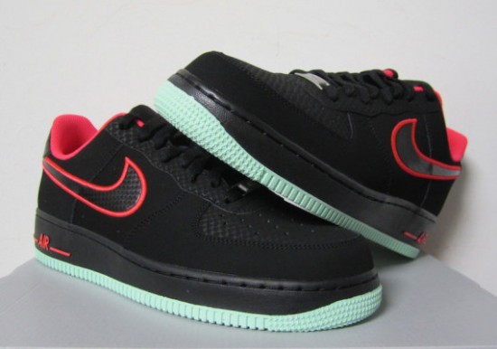 Nike Air Force 1 Low – Black – Laser Crimson – Arctic Green 1