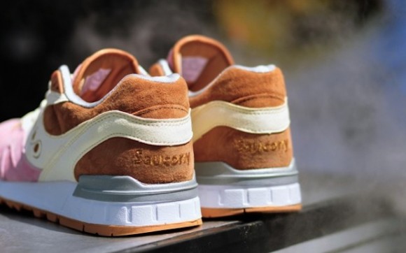 Extra-Butter-x-Saucony-Shadow-Master-Space-Snack-Release-Information-2