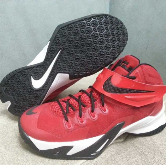 Nike Zoom Soldier 8 Red:Black:White - First Look-2