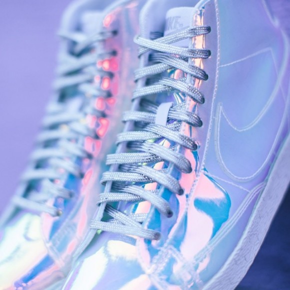 Nike Blazer Mid 'Iridescent'