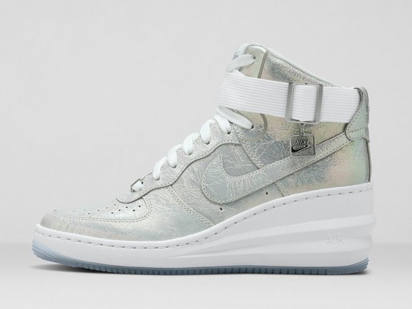wmns-nike-iridescent-collection-1