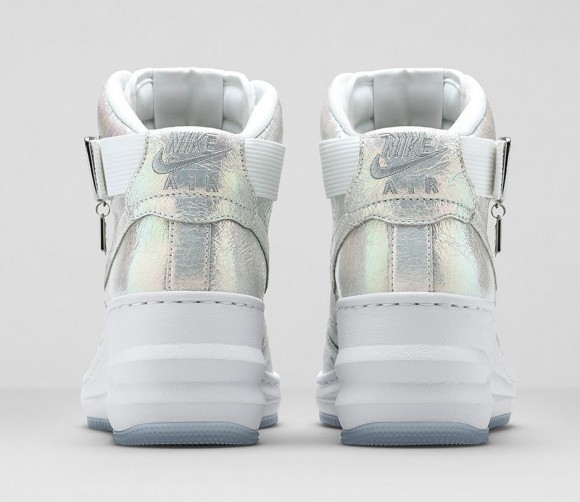 wmns-nike-iridescent-collection-3