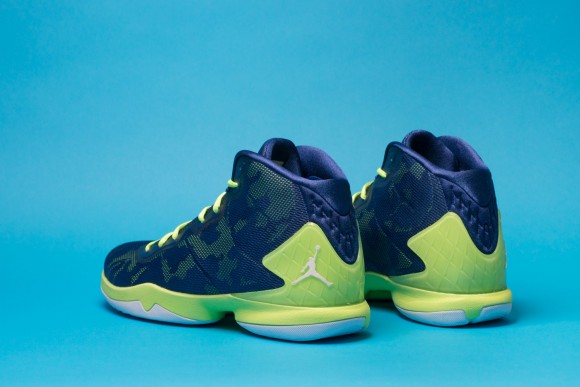 Get Up Close Personal With The Jordan Super.Fly 4 'Green Pulse' 4