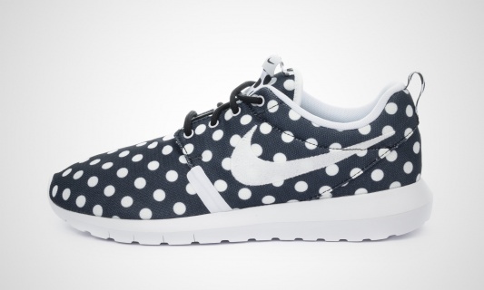 nike roshe with dots