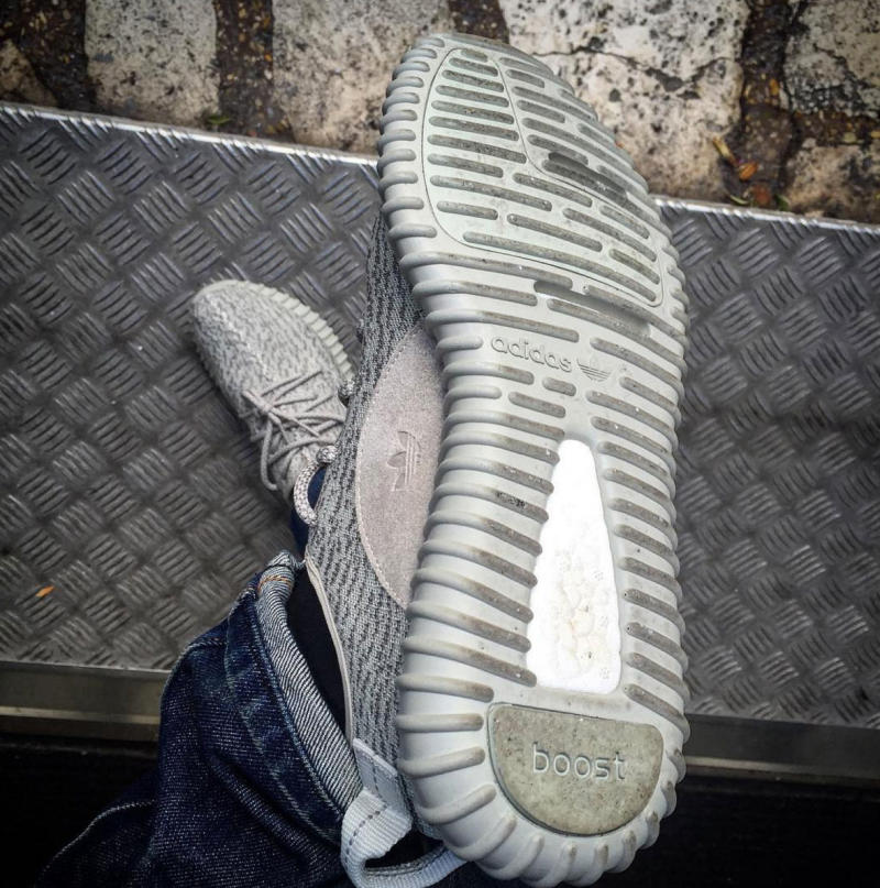 Real VS fake! Adidas Yeezy 350 Boost Moonrock Details Comparison