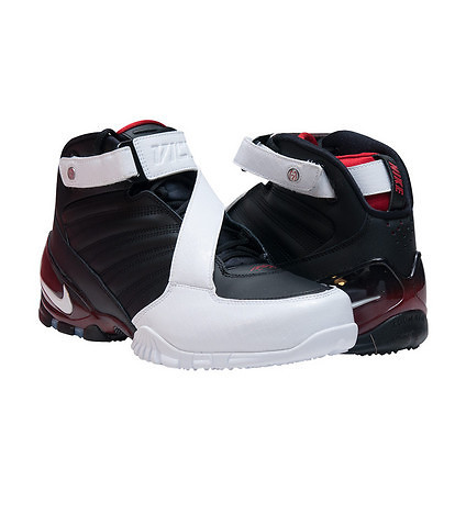 The Nike Zoom Vick III (3) is Back in Retro Form 3
