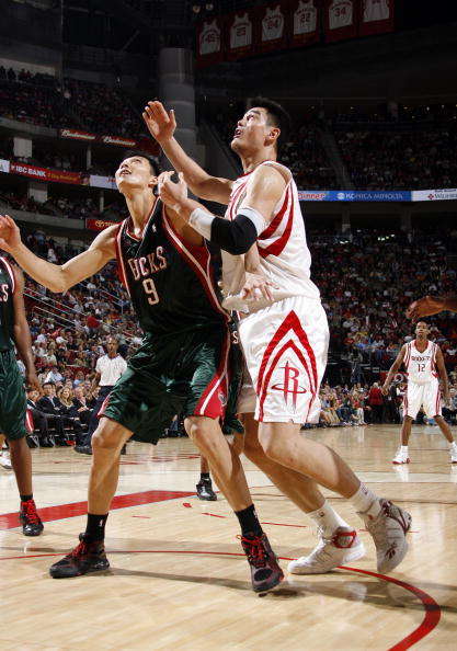 HOUSTON - NOVEMBER 9: Yi Jinlian #9 of the Milwaukee Bucks and Yao Ming #11 of the Houston Rockets go after the ball at the Toyota Center November 9, 2007 in Houston, Texas. NOTE TO USER: User expressly acknowledges and agrees that, by downloading and or using this photograph, User is consenting to the terms and conditions of the Getty Images License Agreement. Mandatory Copyright Notice: Copyright 2007 NBAE (Photo by Joe Murphy/NBAE via Getty Images)