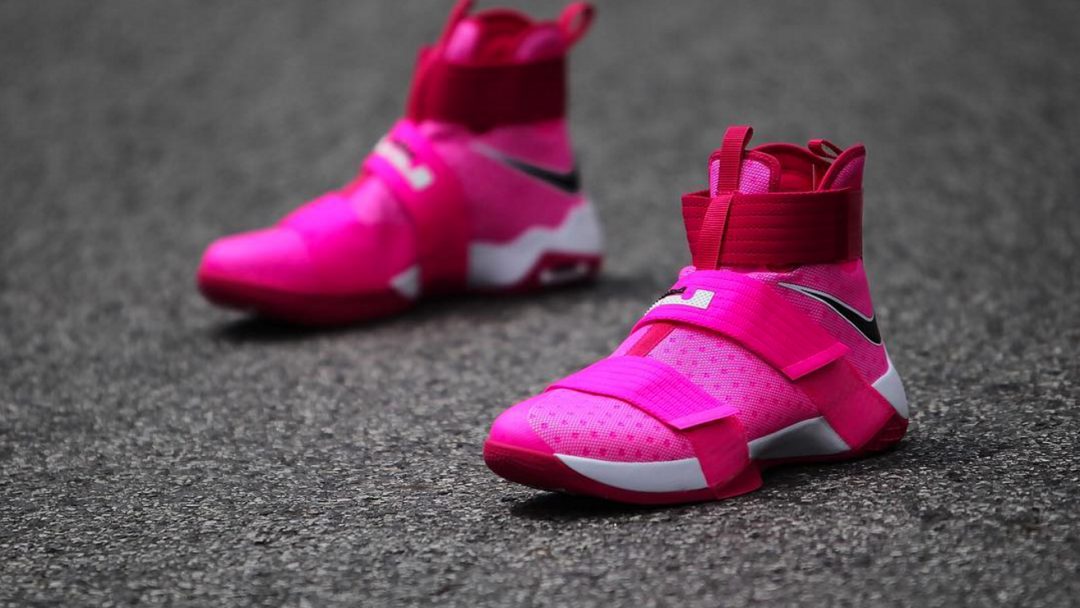 lebron james breast cancer shoes