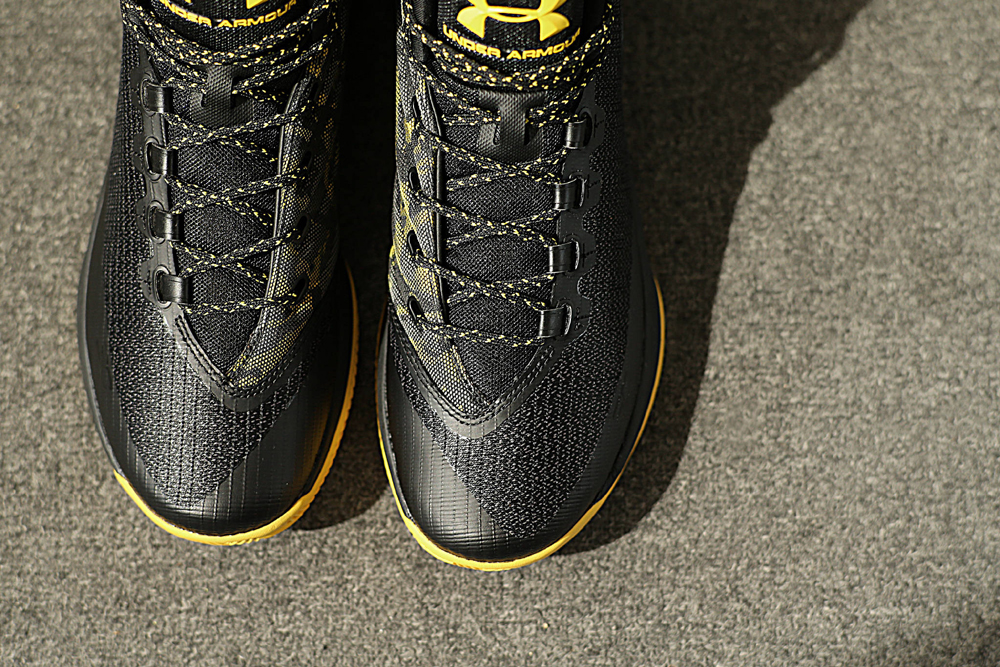 get-up-close-and-personal-with-the-under-armour-curry-3-black-taxi-3