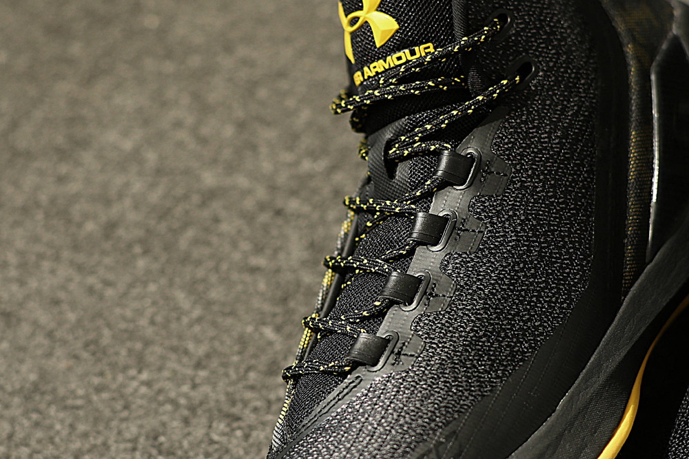 get-up-close-and-personal-with-the-under-armour-curry-3-black-taxi-4