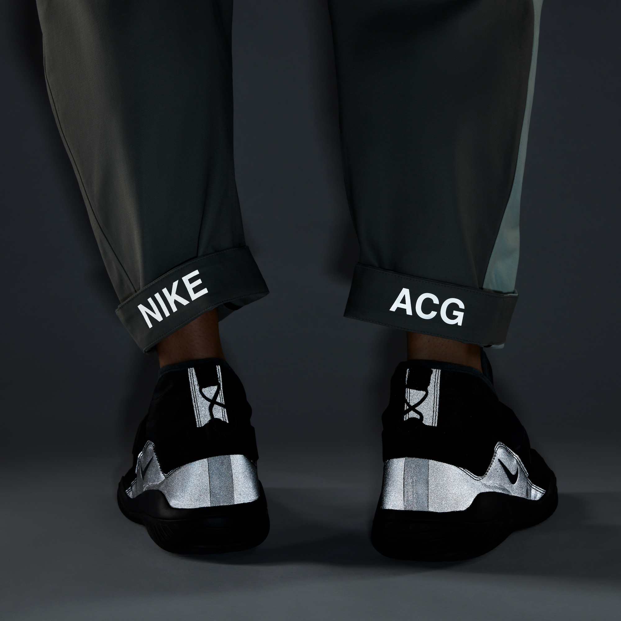 Match the "NIKE" reflective to "ACG". enhance the reflective on shoes.5hh