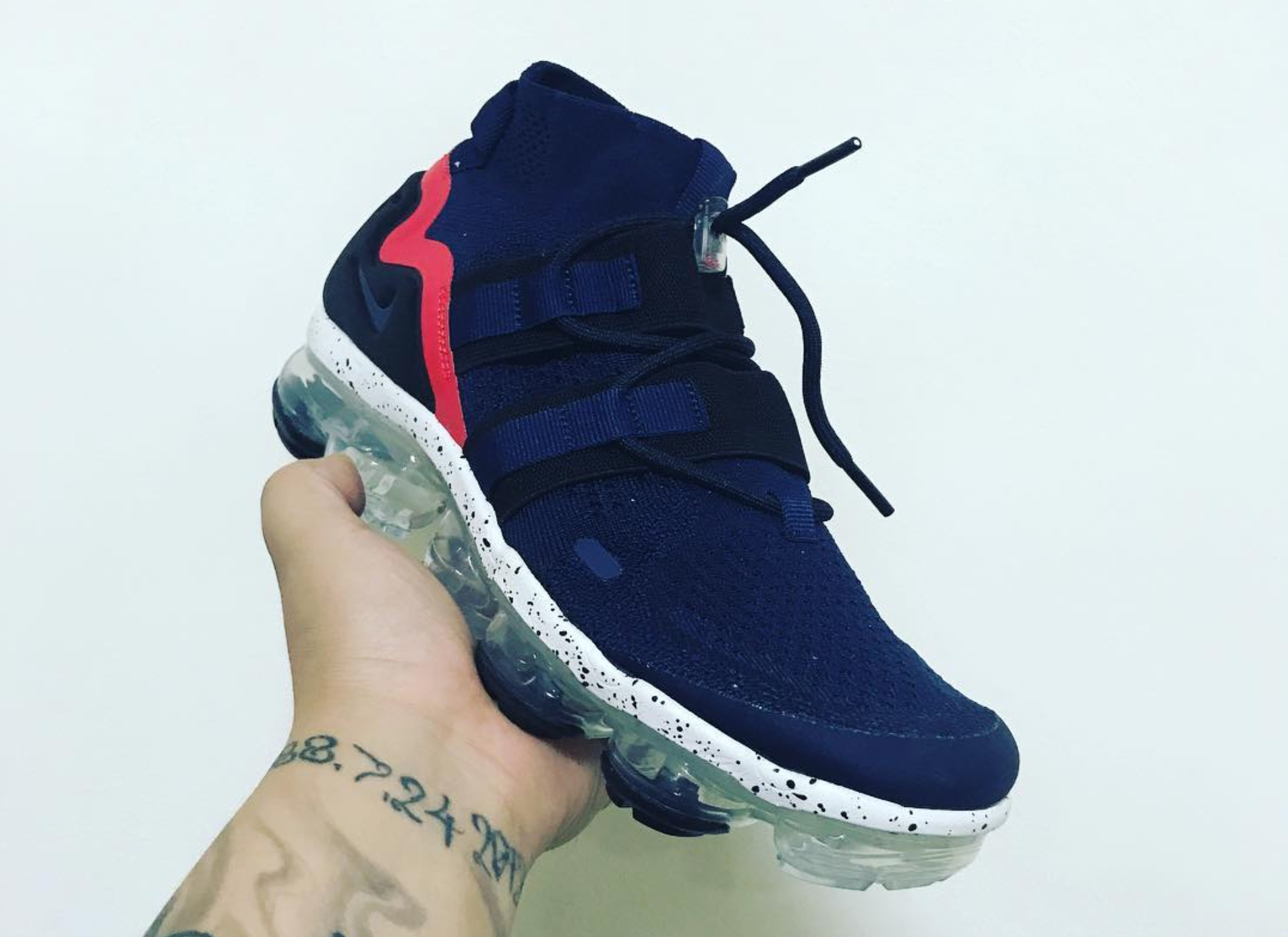 Nike deals vapormax mid