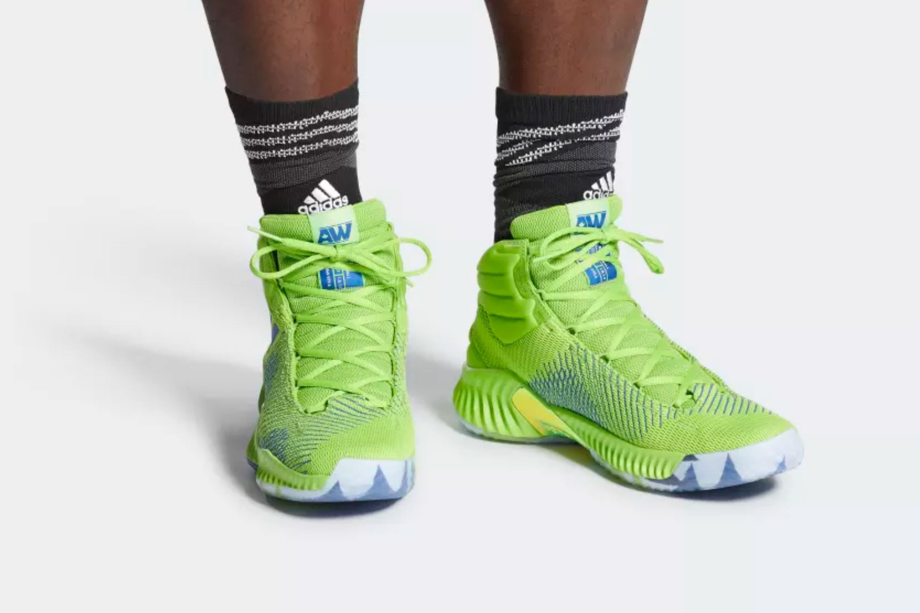 andrew wiggins PE adidas pro bounce on foot