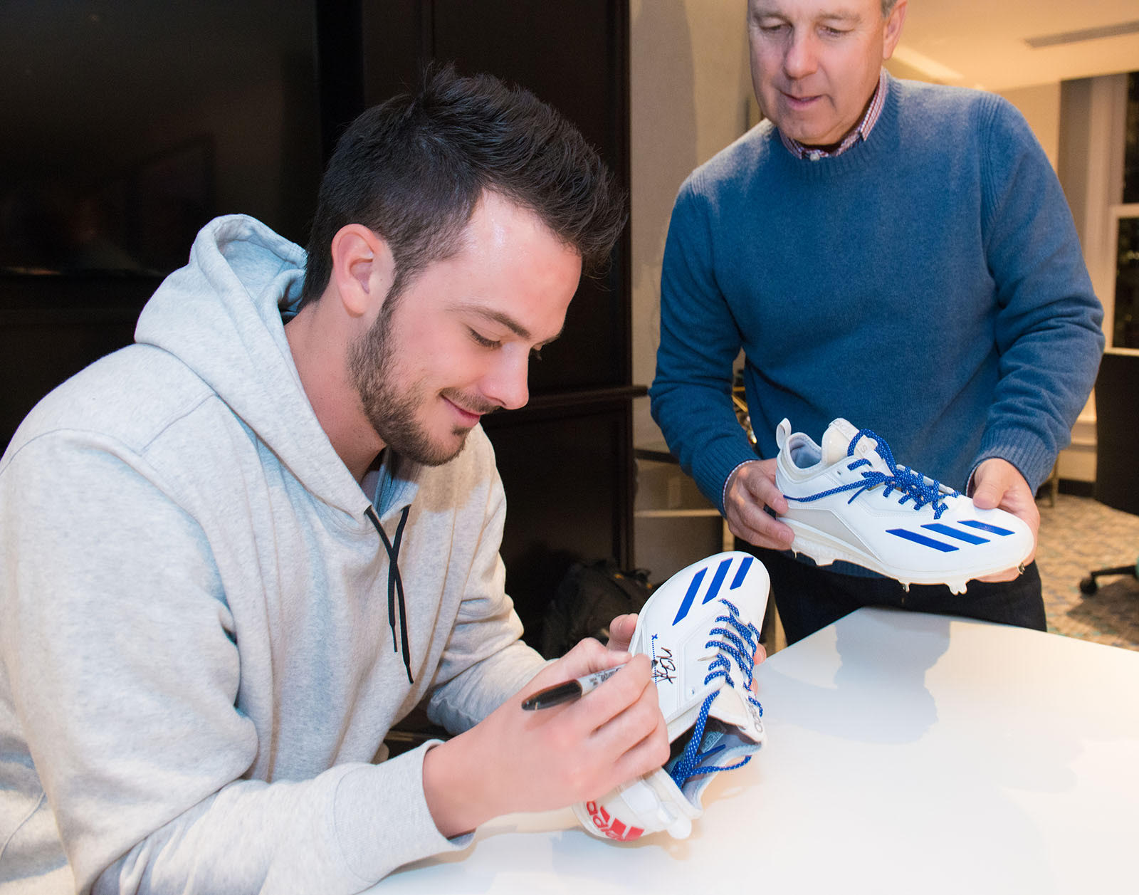 kris bryant extends deal with adidas