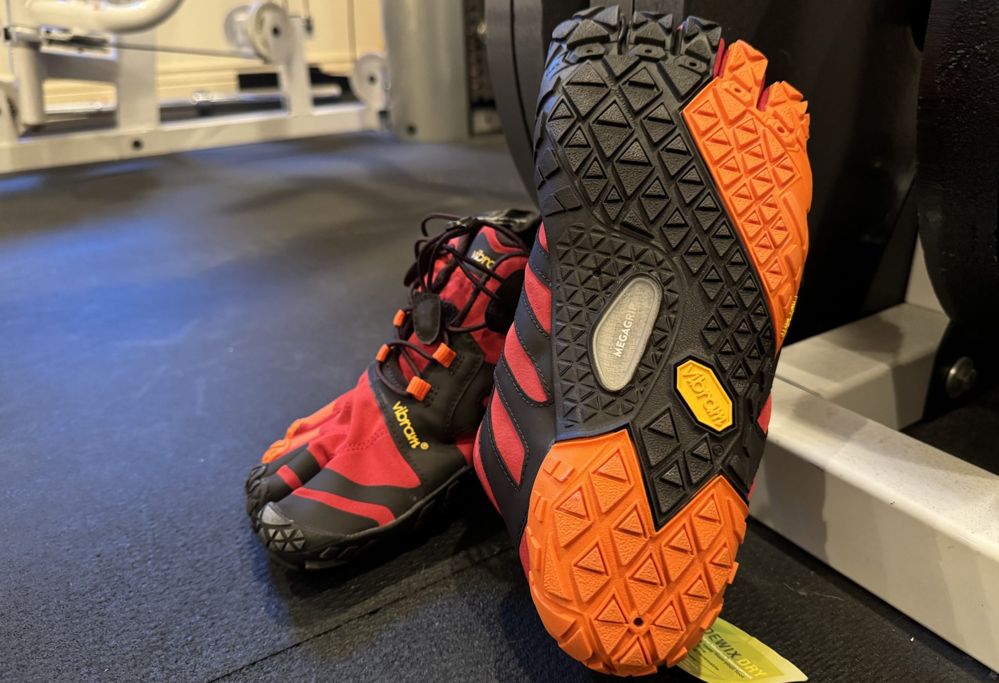 vibram walking shoes