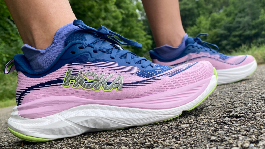 Hoka Skyflow pink/blue on foot