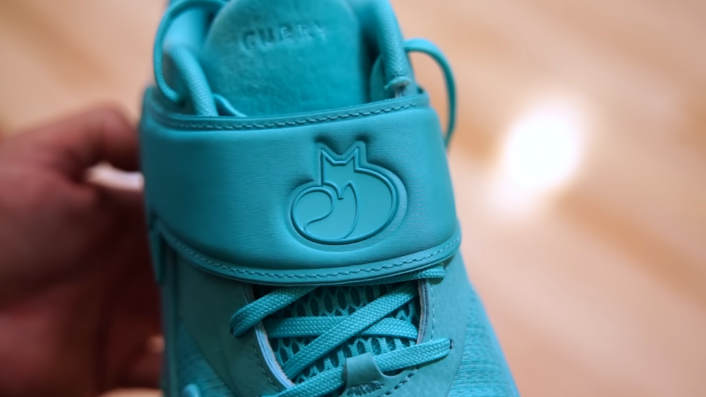 Curry Fox 2 logo close up