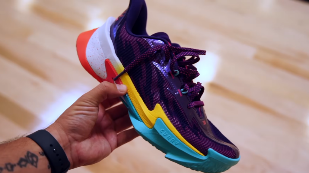 Curry Series 7 in hand