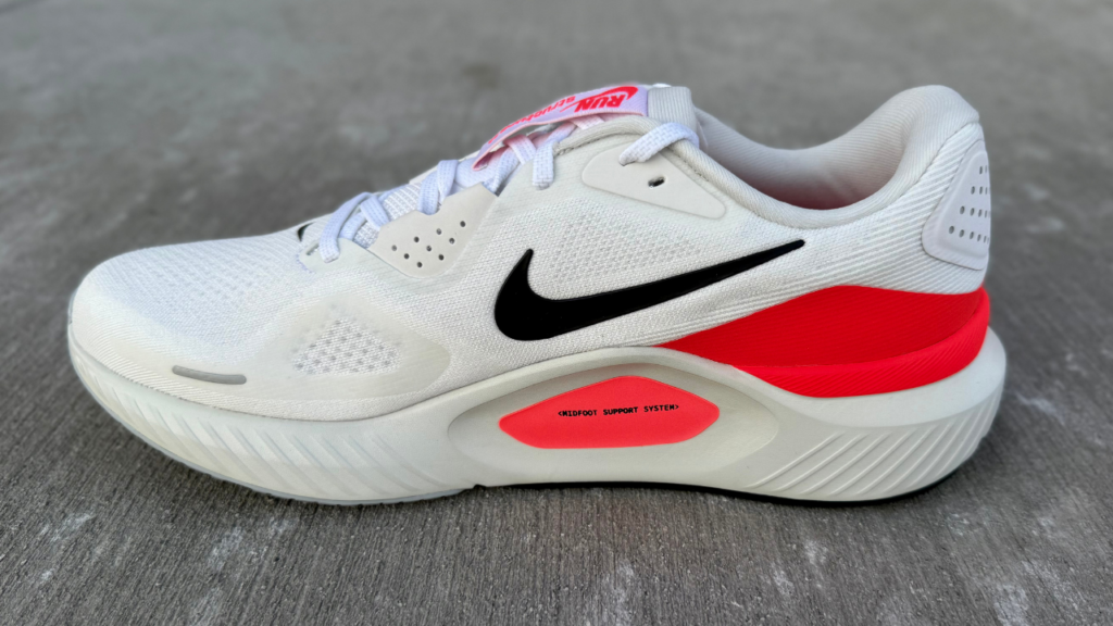 Nike Structure 26 support close up