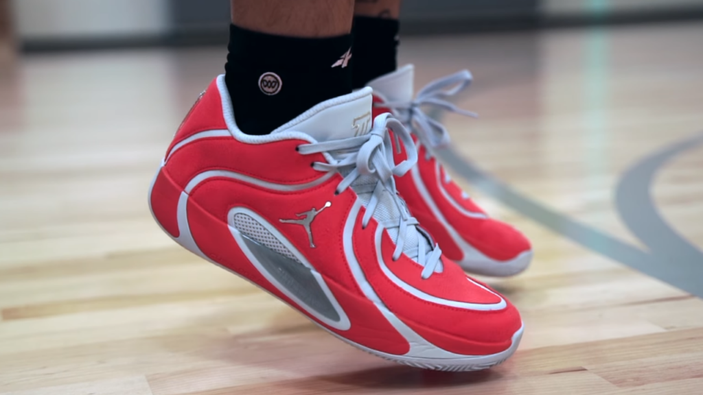 Jordan Tatum 4 jumping on court