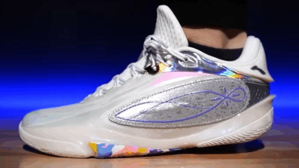 Way of Wade 808 5 Ultra V2 on foot