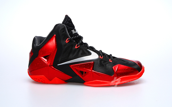 red and black lebron 11