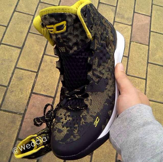 curry 1 black and yellow