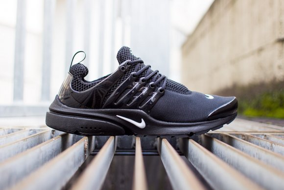 The Nike Air Presto Gets the 'Blackout 