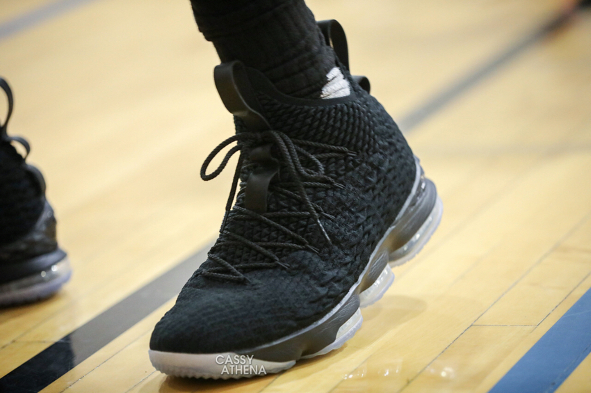 lebron 16 low triple black