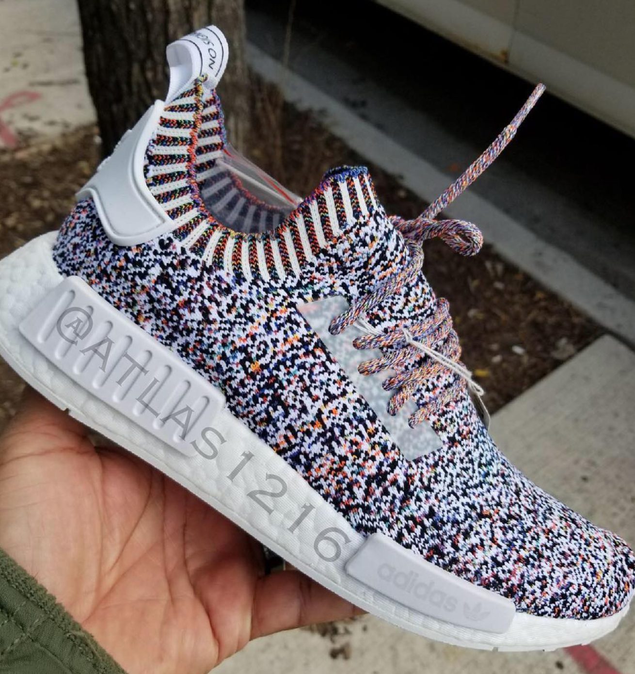 nmd r1 color static