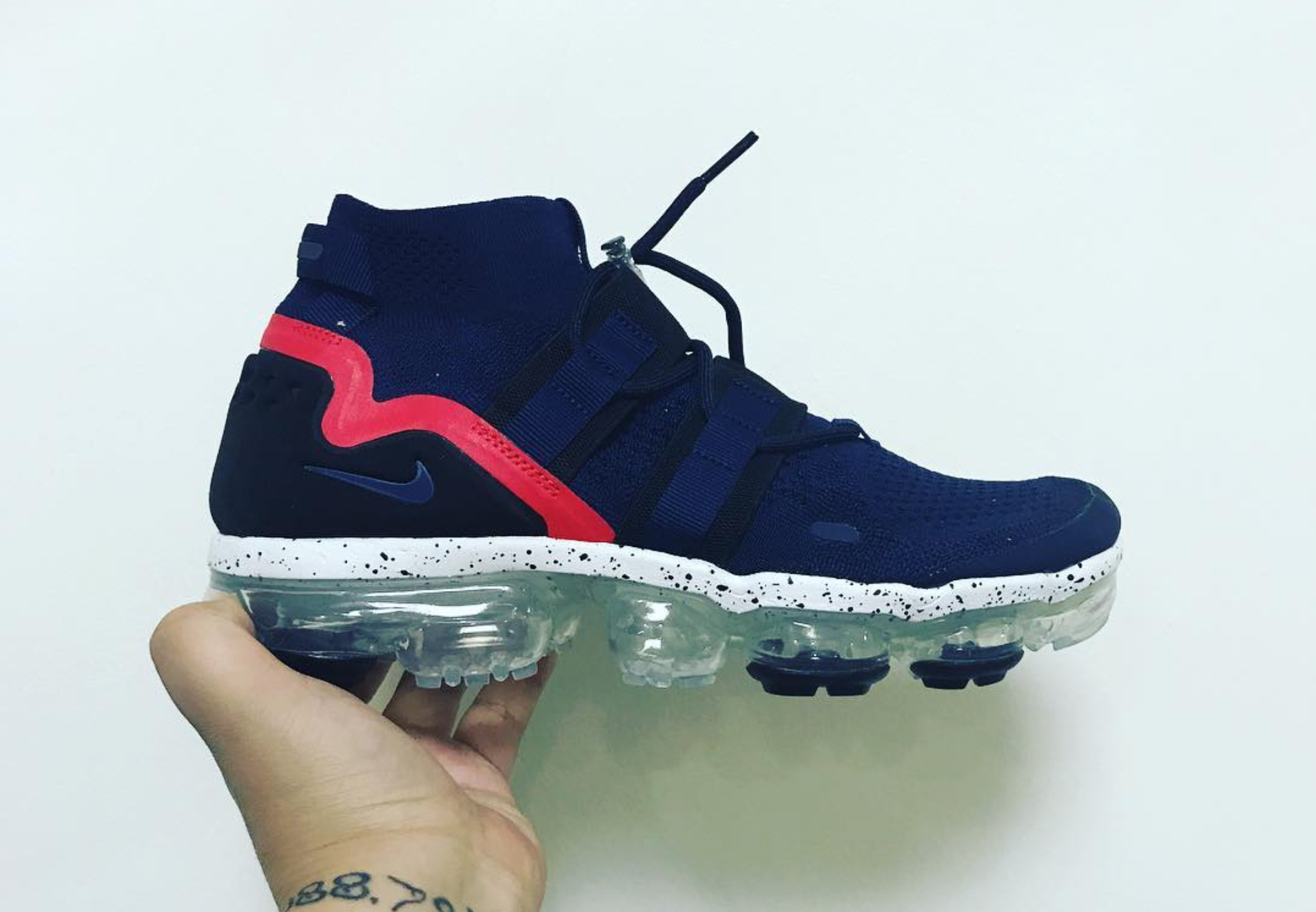 Colorway of the Nike VaporMax Mid ATR 