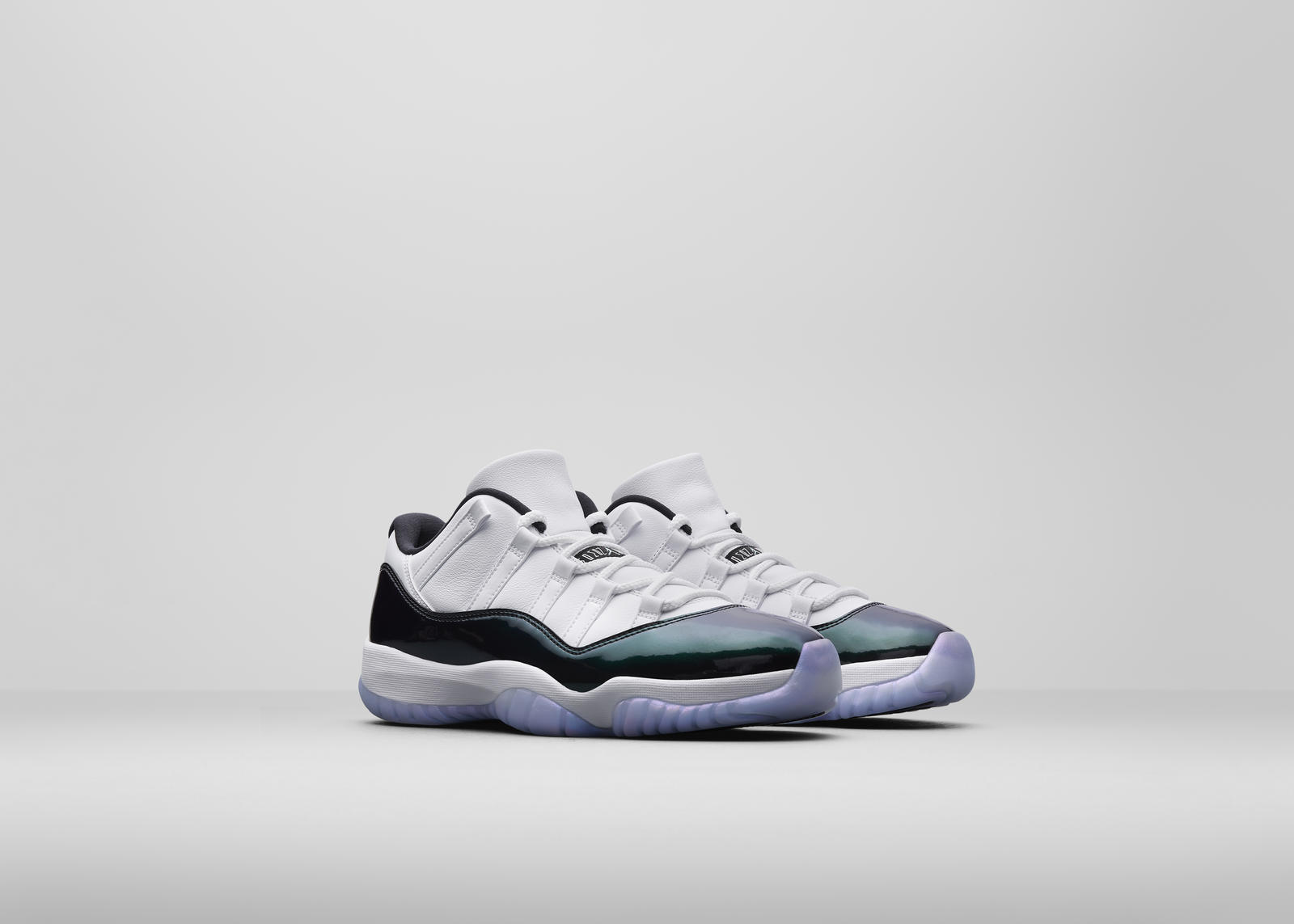 retro 11 low iridescent