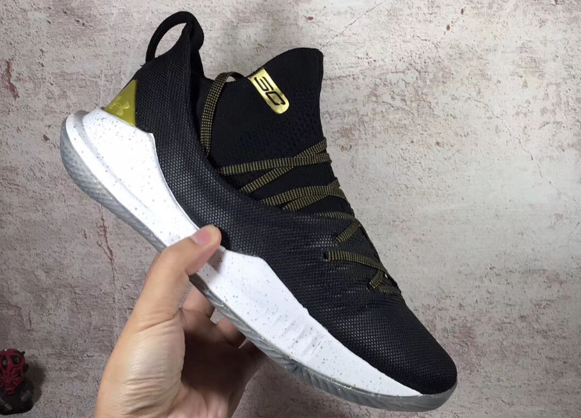 white and gold curry 5