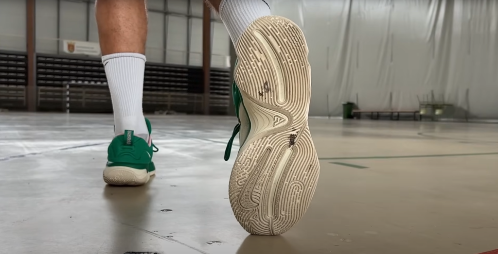 nike giannis immortality 3 traction outsole